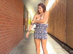 Anal, En gros plan de très près, Dansant, Extrême, Masturbation, Orgasme, Public, Jouets
