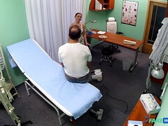 Любители, Минет, Брюнетки, Чешки, Лизание, Натуральные сиськи, В офисе, Униформа