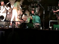 素人, 公共