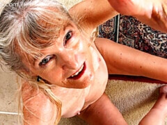 Leie, Grosse titten, Fingern, Behaart, Masturbation, Reif, Solo, Entkleiden