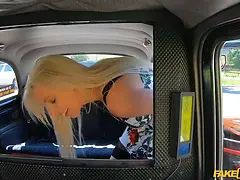 Blasen, Auto, Handjob, Hd, Interrassisch, Natürlichen titten, Nackt, Reiten