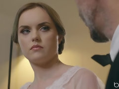 Anal, Gros seins, Sucer une bite, En levrette, Doigter, Seins naturels, Chatte, Cheveux courts