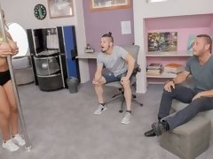 Большая жопа, Блондинки, Пальцем, Лесбиянка, Лизание, Два парня и девушка, Молоденькие, Втроем