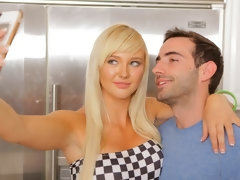 Arsch, Grosse titten, Blasen, Hundestellung, Handjob, Küche, Lecken, Rasiert