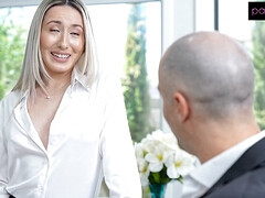 Grosse bite, Sucer une bite, Éjaculation interne, En levrette, Monstre, Serré, Nénés, Mouillée