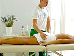 Grosser arsch, Grosser schwanz, Blasen, Hundestellung, Massage, Natürlichen titten, Rasiert, Jungendliche (18+)