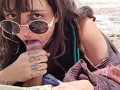 Amateur, Gros cul, Grosse bite, Sucer une bite, Tir de sperme, Fille latino, Public, Adolescente