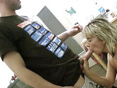 Enthousiasteling, Pijpbeurt, Vriendje, Oudere vrouw, Man die toekijkt, Rijpe lesbienne