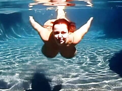 Gorda, Culo grande, Tetas grandes, Piscina, Pelirrojo, Afeitado, Bajo el agua