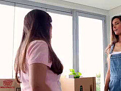 Brunette brune, Doigter, Lesbienne, Léchez, Chatte