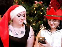 Amateur, Gros cul, Doigter, Léchez, Chatte, Cheveux courts, Tatouage, Nénés