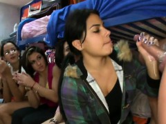 フェラチオ, 着衣女と全裸男, 大学生, グループ, Hd, 公共, 現実, ティーン