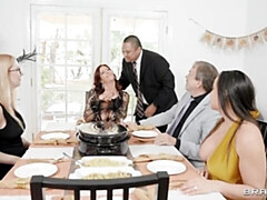 Grosser arsch, Grosser schwanz, Blasen, Hundestellung, Frau frau mann, Milf, Muschi, Flotter dreier