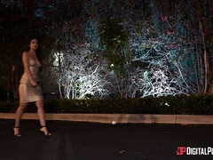 Grosse titten, Blondine, Braunhaarige, Gesichtssitzen, Absätze, Latina, Lesbisch, Büro