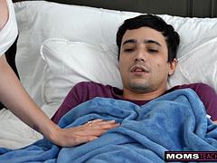 Tussi, Grosser schwanz, Grosse titten, Braunhaarige, Handjob, Milf, Reiten, Titten