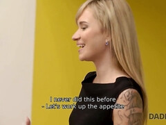 Rubia, Mamada, Novio, Penetracion con dedos, Hd, Masturbación, Tatuaje, Adolescente