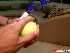 Amateur, Brunette brune, Queue, Faciale, Branlette thaïlandaise, Piercing, Cheveux courts, Nénés