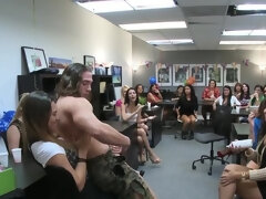 デカ尻, 茶髪の, 手コキする, ラティーナ, 淫乱熟女, オフィス, 恥ずかしがりや, 三人