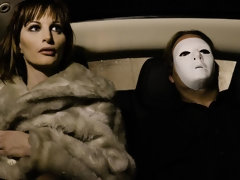 Sucer une bite, Doigter, Partouze, Embrassement, Mamelons, Rasée, Maigrichonne, Jarretelles