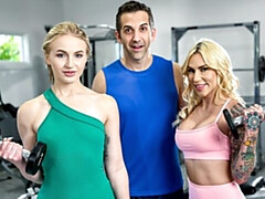 18 jahre, Grosser schwanz, Blasen, Hundestellung, Frau frau mann, Sporthalle, Natürlichen titten, Jungendliche (18+)