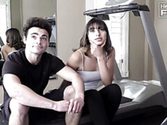 Grosse bite, Sucer une bite, Brunette brune, En levrette, Réalité, Maigrichonne, Tatouage, Nénés