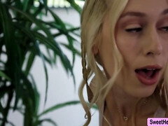 Lieveling, Grote mammen, Blond, Mollig, Lesbisch, Masseren, Masturbatie, Pornster