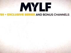 Gros seins, Sucer une bite, Plantureuse, En levrette, Hard, Seins naturels, Nénés, Sous la jupe