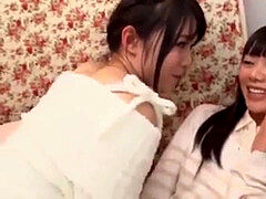 Première fois, Japonaise, Embrassement, Lesbienne