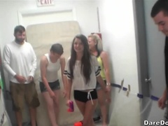 Kont, Badpak, Bruinharig, Universiteit, Slaapzaal, 1 man 2 vrouwen, Doordringend, Tiener