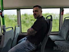 デカチン, フェラチオ, 茶髪の, ハードコア, 熟年, 淫乱熟女, 公共, 剃毛