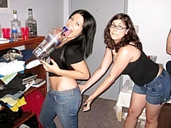 Спальня, Большая жопа, Большой член, Большие сиськи, Минет, Брюнетки, Собачьи, Натуральные сиськи