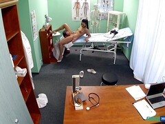 Enthousiasteling, Pijpbeurt, Handbeurt, Likken, Verpleegster, Kantoor, Kut duiken, Uniformpje