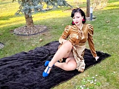 Amateur MILF Wanilianna Teases in Garden Outdoor Solo HD