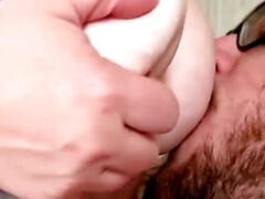 Leie, Arsch, Braunhaarige, Vollbusig, Süss, Kehlenfick, Pov, Titten