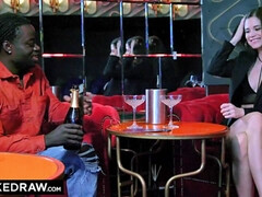 Gros cul, Sucer une bite, Brunette brune, Queue, Léchez, Chatte, Chevaucher, Nénés