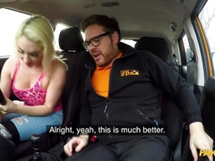 Blonde, Sucer une bite, Voiture, Branlette thaïlandaise, Léchez, De plein air, Chatte, Séduite