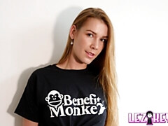 指いじり, キス, レズビアン, 自然山雀, オマンコ, ガリガリ, ストリッピング, オッパイの