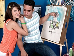 18 ans, Gros cul, Sucer une bite, En levrette, Seins naturels, Cheveux courts, Adolescente, Nénés