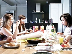 Большие сиськи, Блондинки, Семяизвержение, Эротика, Пальцем, Натуральные сиськи, От первого лица, На публике