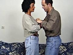 Pijpbeurt, Bruinharig, Sperma shot, Duits, Handbeurt, Hardcore, Rijpe lesbienne, Moeder die ik wil neuken