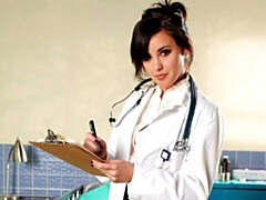 Grosser arsch, Grosser schwanz, Grosse titten, Blasen, Braunhaarige, Hundestellung, Krankenschwester, Kurzes haar