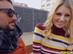 Blond, Gek, Hardcore