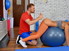 Anal, Lécher le cul, Gros seins, Gode, Mère que j'aimerais baiser, Huilée, Tatouage, Jouets