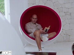 Anal, Sucer une bite, Brunette brune, En levrette, Faciale, De plein air, Petite femme, Nénés