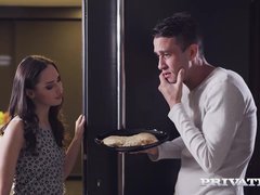 Sucer une bite, Brunette brune, Tir de sperme, Européenne, Hard, Lingerie, Russe, Nénés