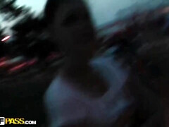 アナル, デカ尻, デカパイ, 茶髪の, 熟年, 淫乱熟女, 公共, ティーン