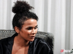 Grosse titten, Braunhaarige, Fetisch, Küssen, Lesbisch, Lecken, Natürlichen titten, Tätowierung