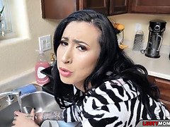 Sucer une bite, Brunette brune, Femme couguar, Mature, Mère que j'aimerais baiser, Maman, Chatte, Belle mère