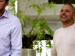 In den arsch, Aus dem arsch in den mund, Blasen, Kehlenfick, Doppelpenetration, Aufs gesicht abspritzen, Fingern, Flotter dreier