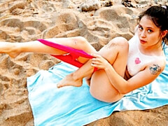 Culo, Playa, Masturbación, Cabello corto, Flaco, Solo, Estriptis, Tetas